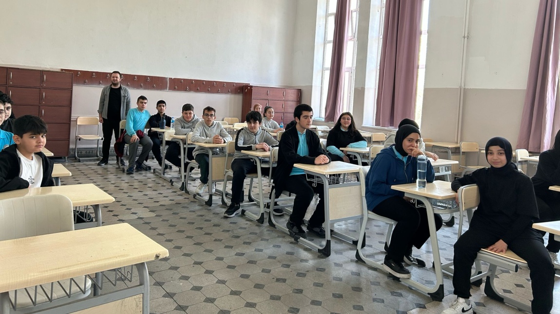 8. Sınıf Öğrencilerimiz İçin Çapa Fen Lisesi'ne Gezi Düzenledik